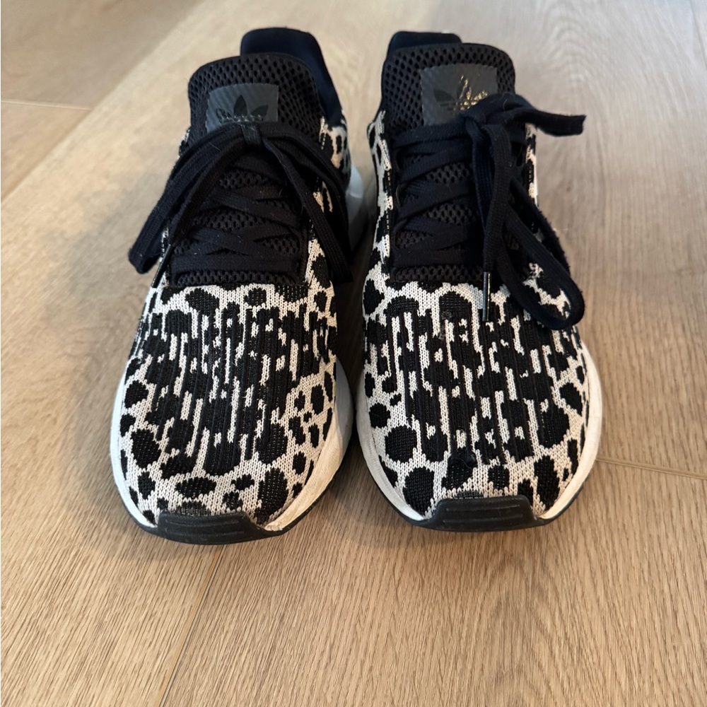 Adidas women’s size 8 excellent used condition